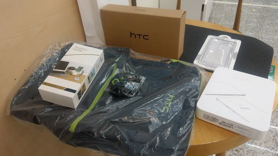 HTC(聯遠高雄鳳山店實機展示櫃)